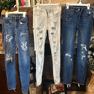 Women/Juniors Size 0 American Eagle Jeans. Excellent Condition. 3 Pairs. $28.00